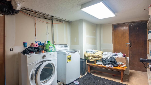 12 Riverbend Rd, Mammoth Spring, AR 72554 - washroom with washer and dryer and a textured ceiling