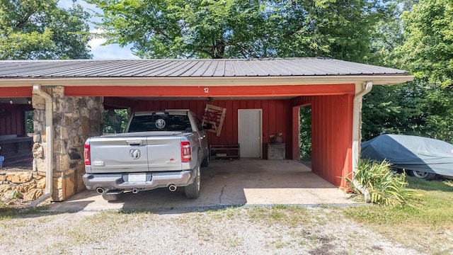 12 Riverbend Rd, Mammoth Spring, AR 72554 - garage with an attached carport and driveway