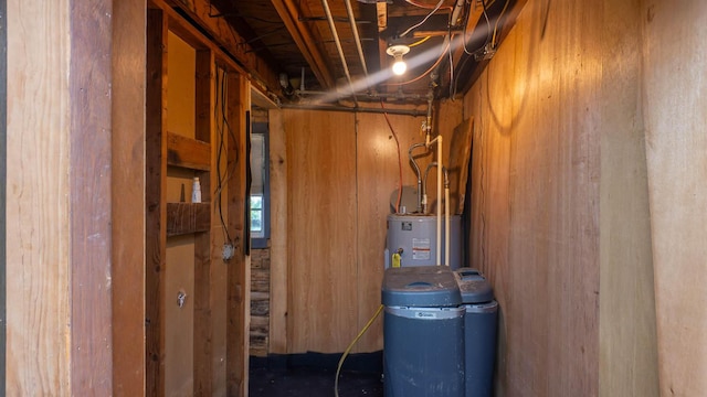12 Riverbend Rd, Mammoth Spring, AR 72554 - utility room featuring electric water heater
