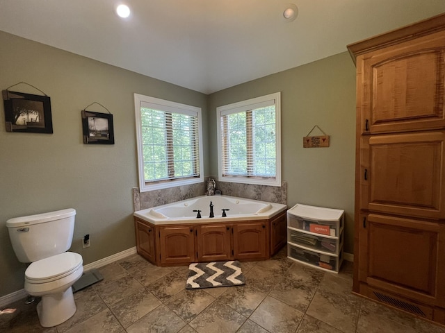 7876 County Road 3400, Mountain View, MO 65548 - bathroom with a jetted tub and lofted ceiling