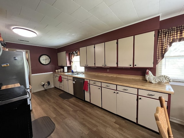 2039 US Highway 65, Buffalo, MO 65622 - kitchen with stainless steel appliances, white cabinetry, light countertops, dark wood-style floors, and ornamental molding