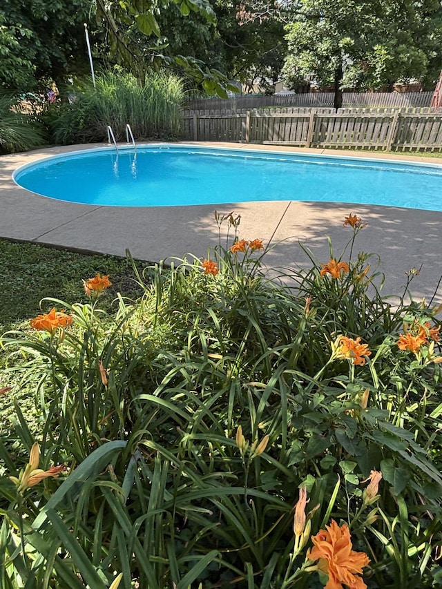 5751 S Kings Ave, Springfield, MO 65810 - view of pool featuring a fenced backyard