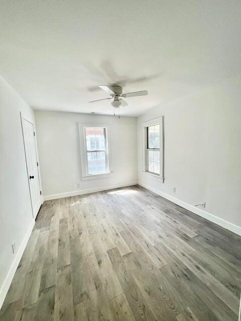 900 N Eagle Ave, Springfield, MO 65802 - unfurnished room featuring wood finished floors, plenty of natural light, and ceiling fan