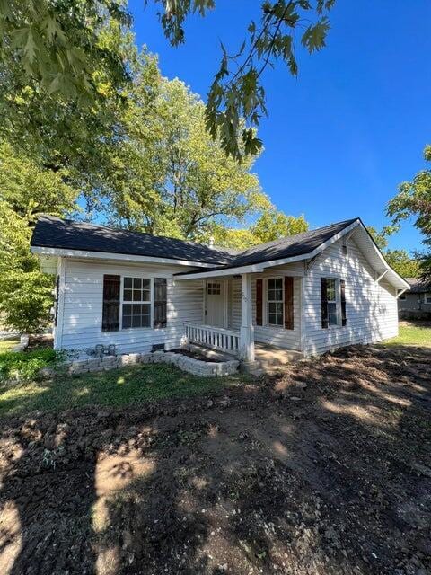 900 N Eagle Ave, Springfield, MO 65802 - single story home with covered porch