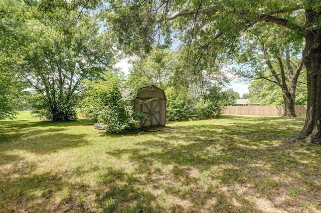 528 N Locust St, Marshfield, MO 65706 - view of yard featuring a storage unit