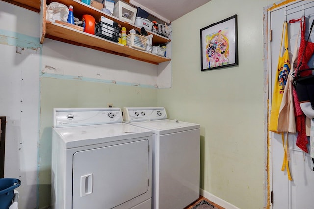 528 N Locust St, Marshfield, MO 65706 - laundry area with washer and clothes dryer and baseboards