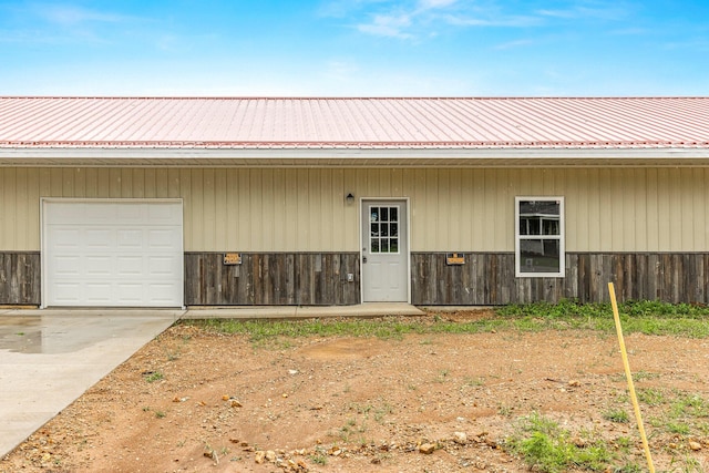 garage featuring concrete driveway