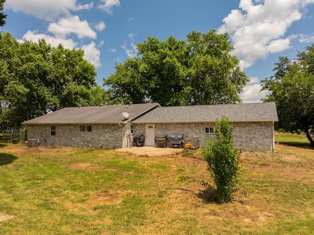 2080 State Route 14, West Plains, MO 65775 - rear view of property with a patio and a yard