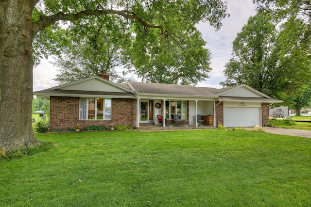 2148 Carrie St, Carthage, MO 64836 - single story home featuring a front yard, brick siding, a garage, and concrete driveway