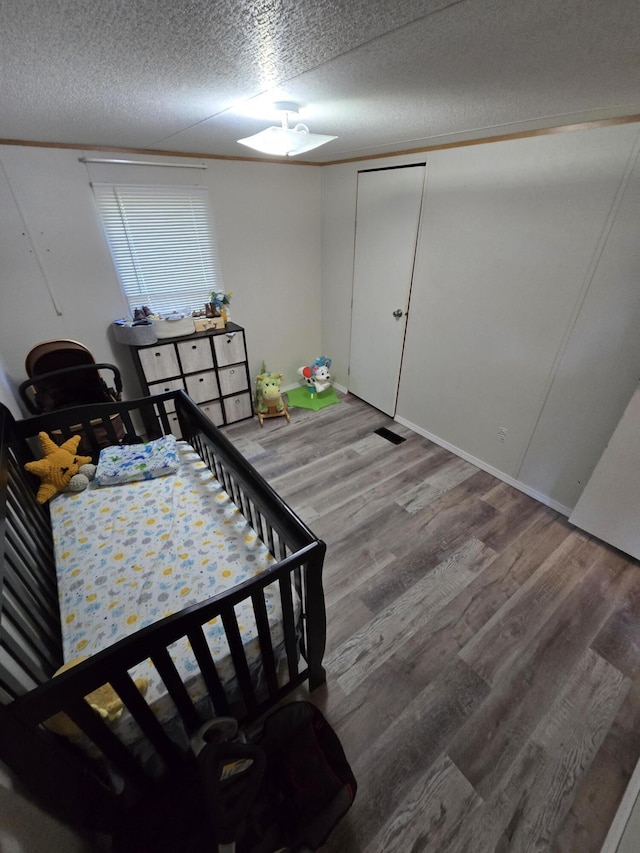 4662 S 30th Rd, Fair Play, MO 65649 - bedroom featuring wood finished floors and a textured ceiling