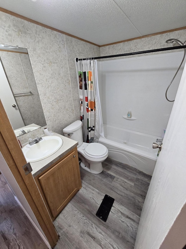 4662 S 30th Rd, Fair Play, MO 65649 - bathroom featuring wallpapered walls, shower / bathtub combination with curtain, wood finished floors, vanity, and a textured ceiling
