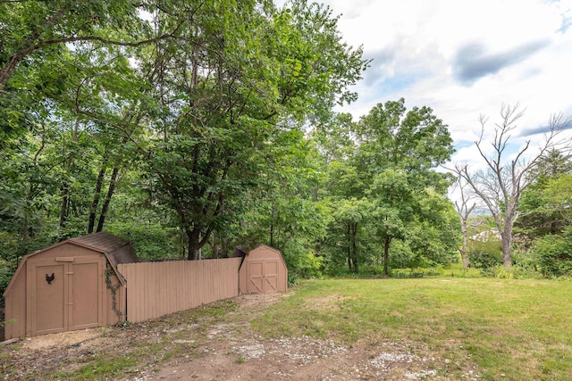 537 Watson Rd, Branson, MO 65616 - view of grassy yard with a storage shed