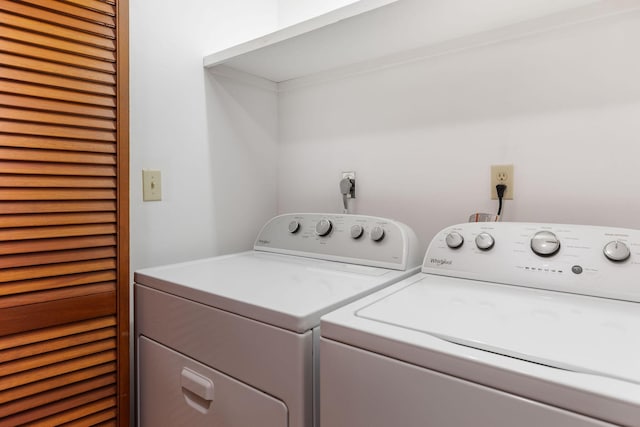 6 Maple Ct, Branson, MO 65616 - laundry area with washer and dryer