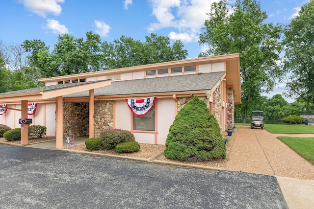 6 Maple Ct, Branson, MO 65616 - mid-century inspired home with stone siding, stucco siding, and roof with shingles