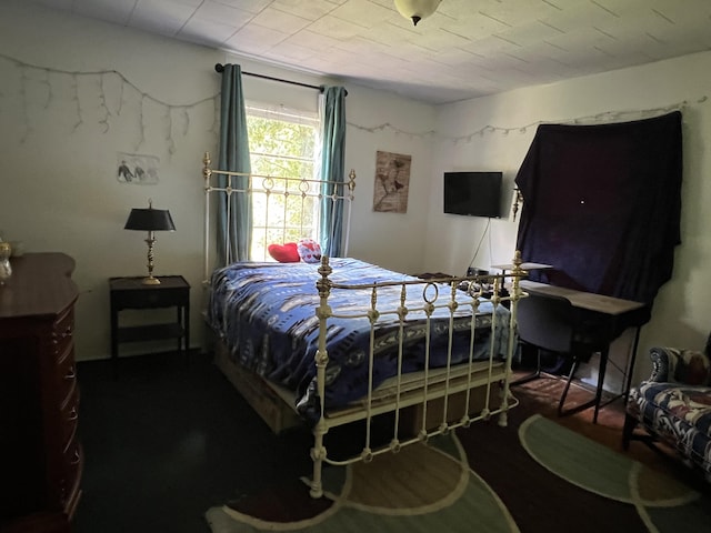 1103 Riverview Dr, Mammoth Spring, AR 72554 - bedroom featuring wood finished floors