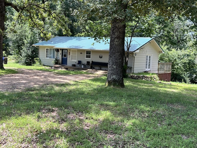 1103 Riverview Dr, Mammoth Spring, AR 72554 - single story home with a porch, a front lawn, and a metal roof