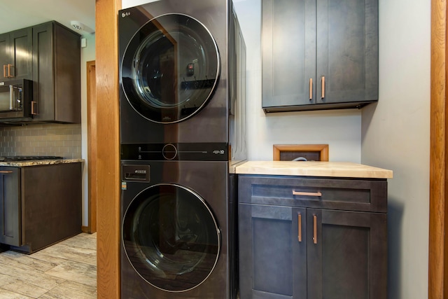 2210 S Catalina Ave, Springfield, MO 65804 - laundry area featuring stacked washer / dryer