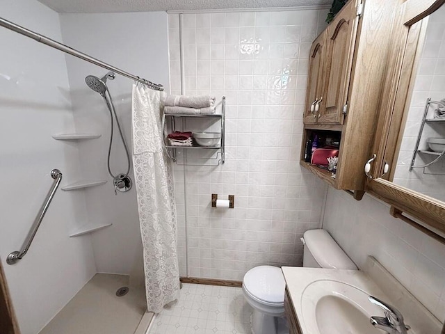 16610 S 1375th Rd, Nevada, MO 64772 - full bath featuring a shower stall, vanity, tile walls, and a textured ceiling
