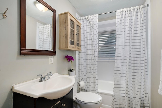 1739 S S Ave, Springfield, MO 65807 - bathroom with vanity and shower / bath combo with shower curtain