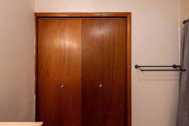 2924 S Roanoke Ave, Springfield, MO 65807 - view of closet
