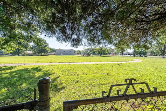2924 S Roanoke Ave, Springfield, MO 65807 - view of yard