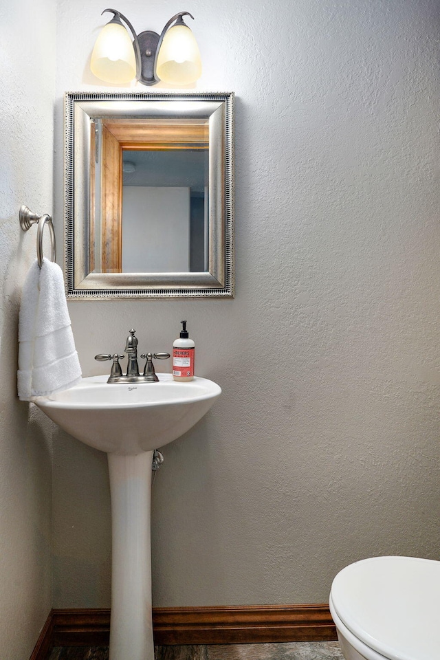 623 E Weaver Rd, Springfield, MO 65810 - half bath featuring toilet and a sink