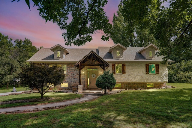 623 E Weaver Rd, Springfield, MO 65810 - view of front of home with a front yard and a shingled roof