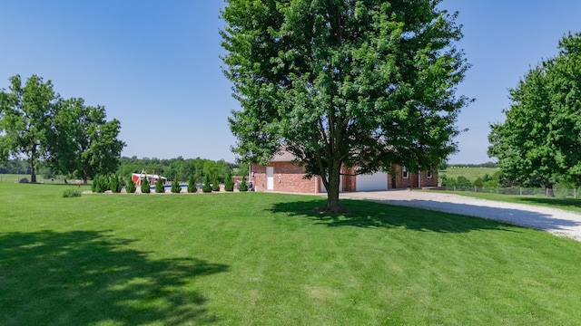 258 State Highway 32, Buffalo, MO 65622 - view of grassy yard with driveway and a garage