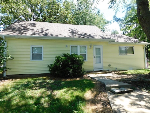 433 Old Aurora Rd, Verona, MO 65769 - view of front facade featuring a front yard