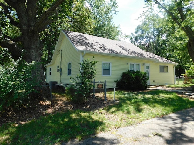 433 Old Aurora Rd, Verona, MO 65769 - view of side of home featuring a cooling unit