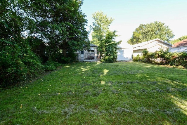 1305 S Kimbrough Ave, Springfield, MO 65807 - view of grassy yard