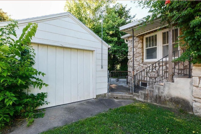 1305 S Kimbrough Ave, Springfield, MO 65807 - view of garage