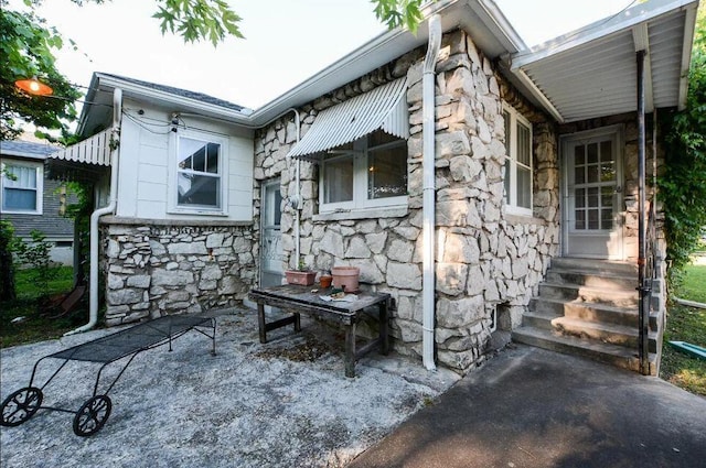 1305 S Kimbrough Ave, Springfield, MO 65807 - view of patio / terrace with entry steps