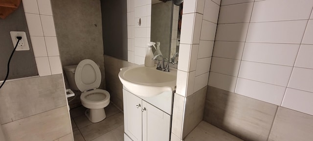 1305 S Kimbrough Ave, Springfield, MO 65807 - bathroom featuring tile walls, vanity, and tile patterned floors
