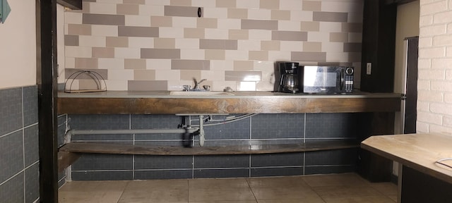 1305 S Kimbrough Ave, Springfield, MO 65807 - reception area featuring a sink