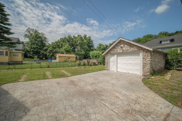 400 S Jefferson St, Neosho, MO 64850 - garage with driveway