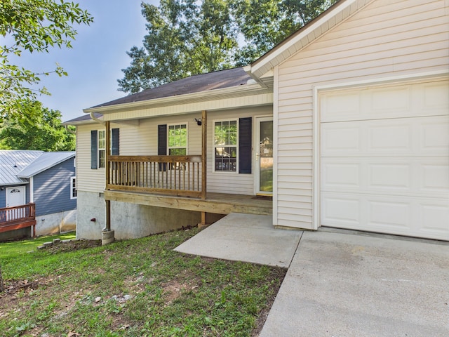 1007 S Walnut St, Harrison, AR 72601 - view of front facade featuring a garage and a deck