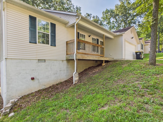 1007 S Walnut St, Harrison, AR 72601 - back of house featuring a garage, crawl space, a yard, and a wooden deck