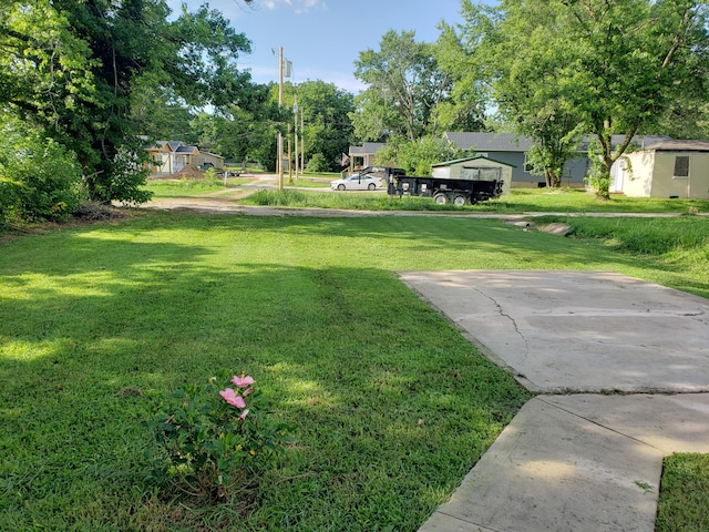 1108 E Cleveland Ave, Monett, MO 65708 - view of grassy yard