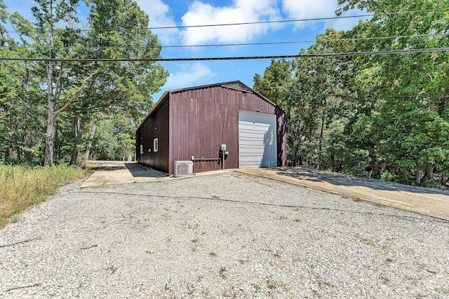 104 Wabash Ln, Branson, MO 65616 - view of outdoor structure featuring driveway