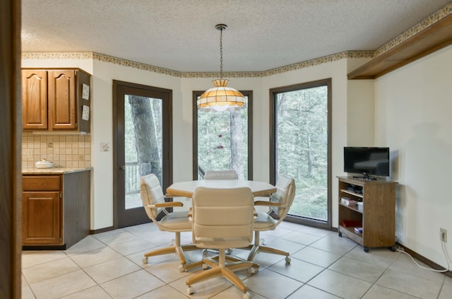 636 Crader Ct, Springfield, MO 65802 - dining area with a textured ceiling and baseboards