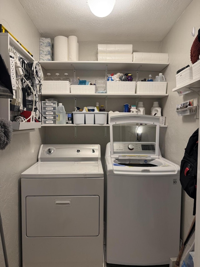 2304 E Huntington St, Ozark, MO 65721 - laundry area with washing machine and dryer and a textured ceiling