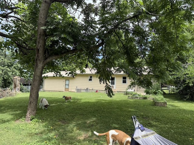 2304 E Huntington St, Ozark, MO 65721 - view of green lawn