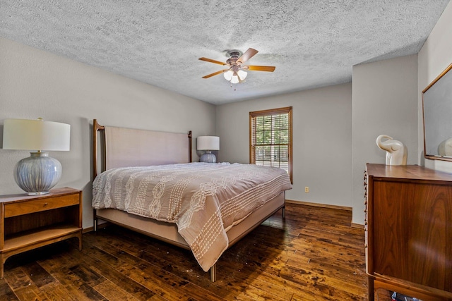 641 N Park Pl, Bolivar, MO 65613 - bedroom featuring hardwood / wood-style floors and a textured ceiling