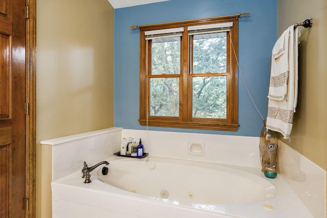 3449 S Woodstock Dr, Springfield, MO 65809 - bathroom featuring a tub with jets