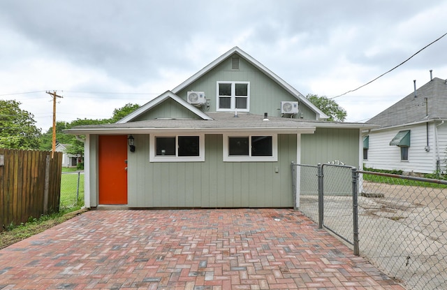 720 W Mount Vernon St, Springfield, MO 65806 - view of front of home featuring a gate and a shingled roof