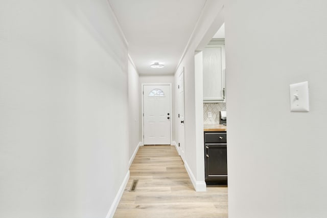 210 N Cedarbrook Ave, Springfield, MO 65802 - corridor featuring light wood-type flooring and baseboards