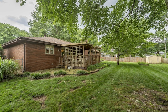 1820 E Jacqueline St, Springfield, MO 65804 - view of yard featuring a shed
