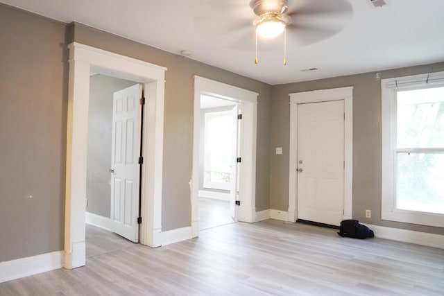1019 N Clifton Ave, Springfield, MO 65802 - foyer featuring light wood finished floors and ceiling fan
