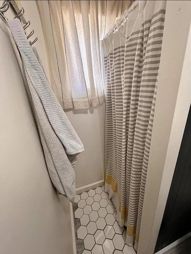 135 Coulter Ln, Forsyth, MO 65653 - bathroom featuring a shower with curtain and tile patterned floors